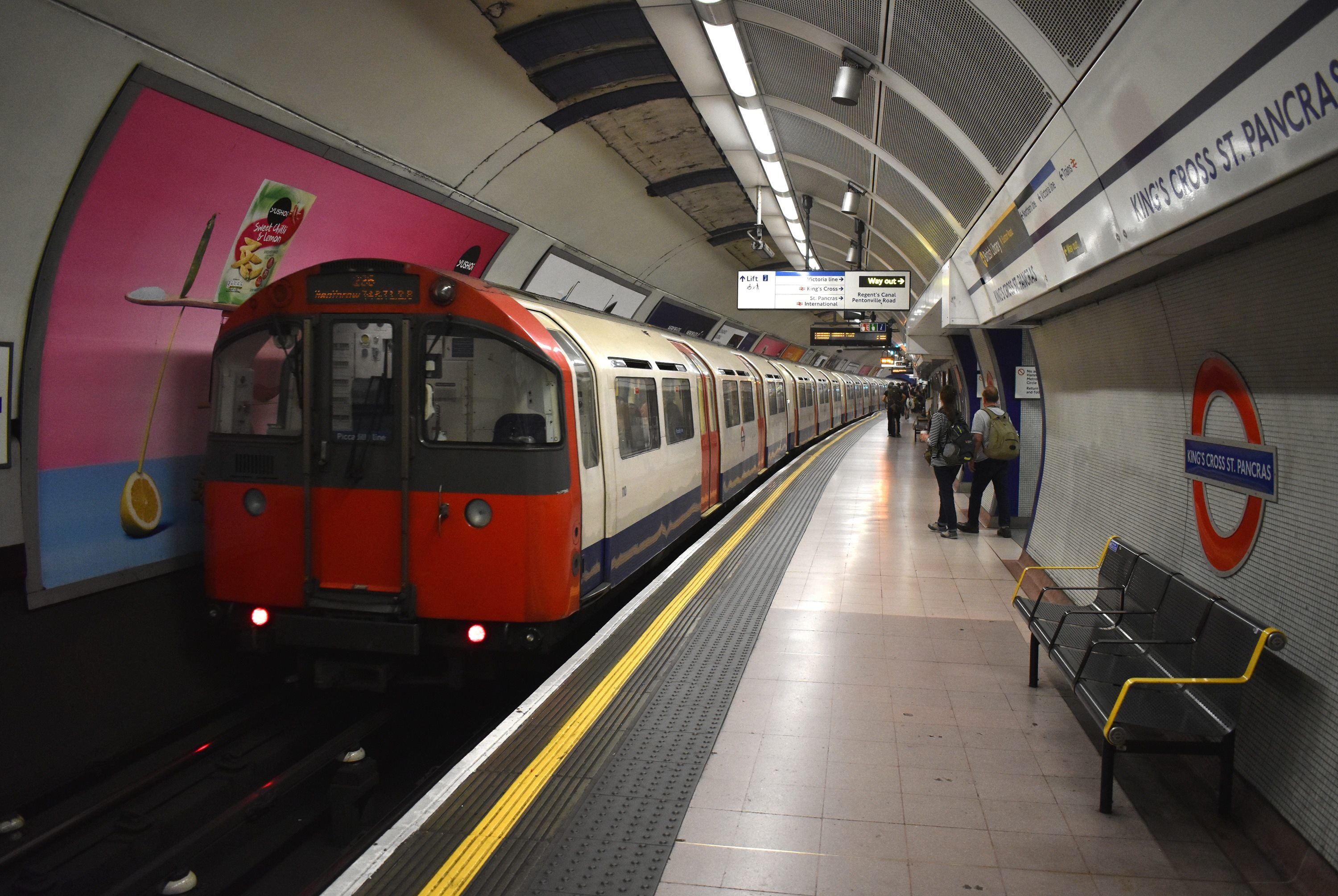 Piccadilly Line Heathrow Terminal 2 & 3 King's Cross/St Pancras