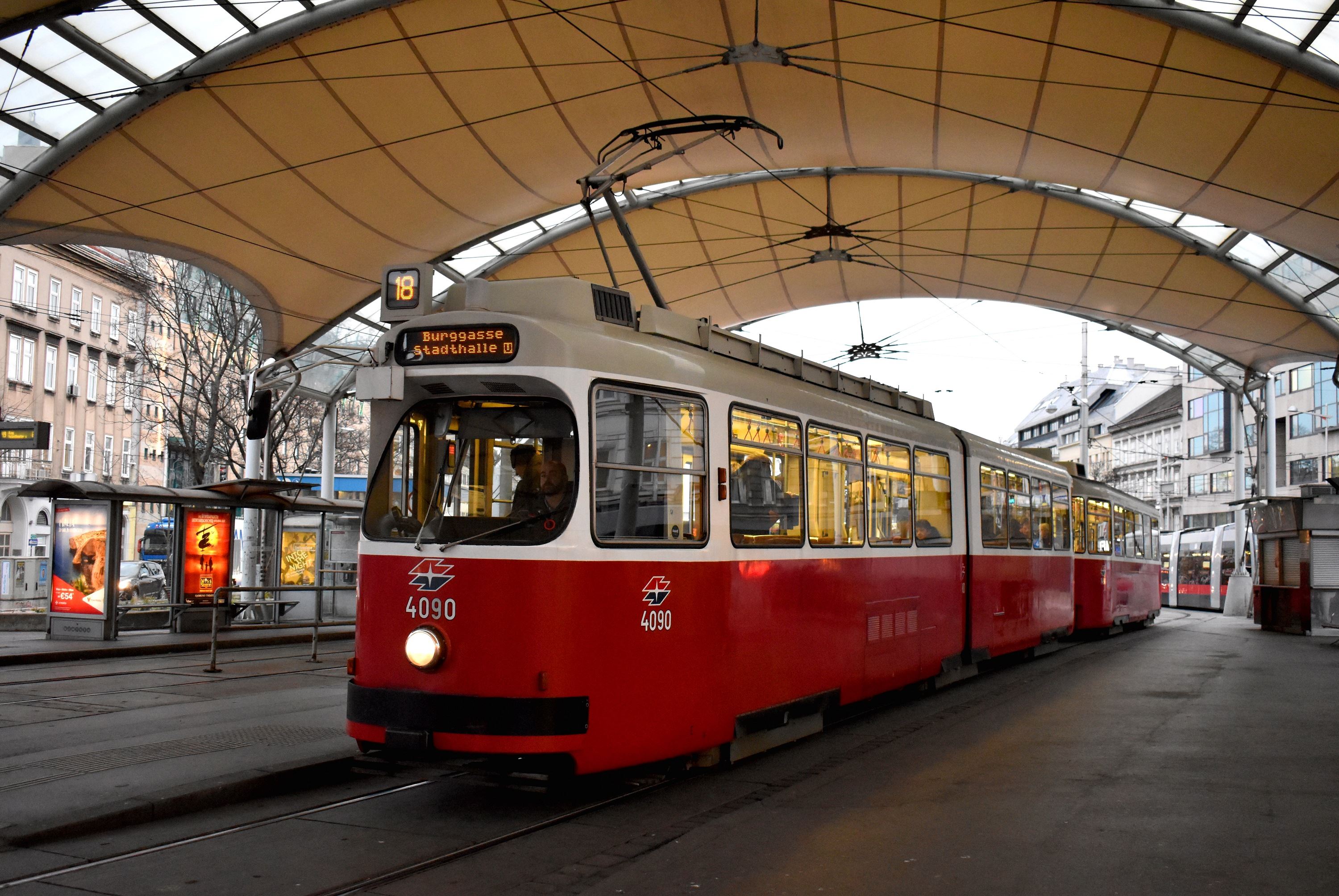 18 Burggasse/Stadthalle Urban-Loritz-Platz