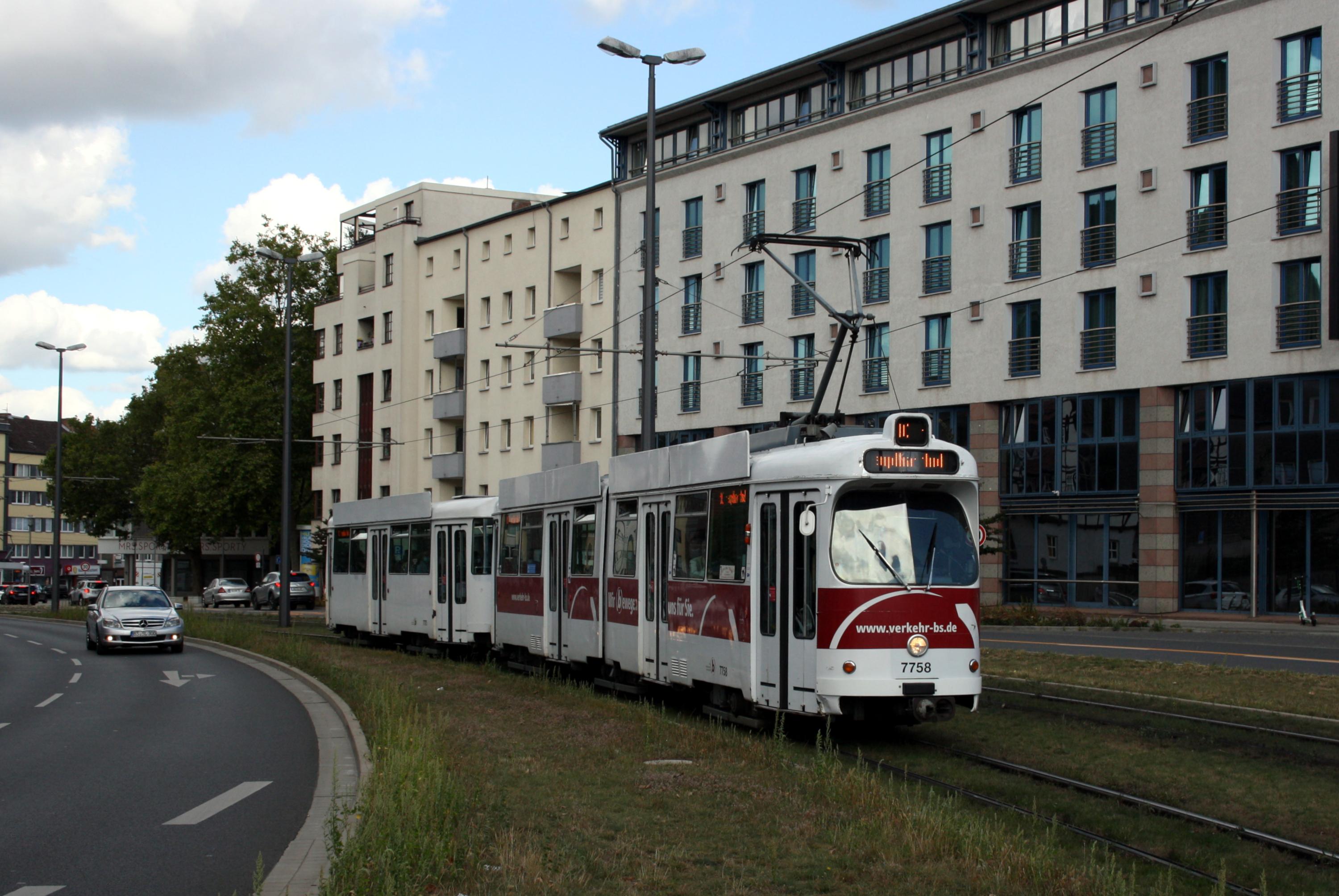 10 Braunschweig Hbf BS-John F Kennedy Platz