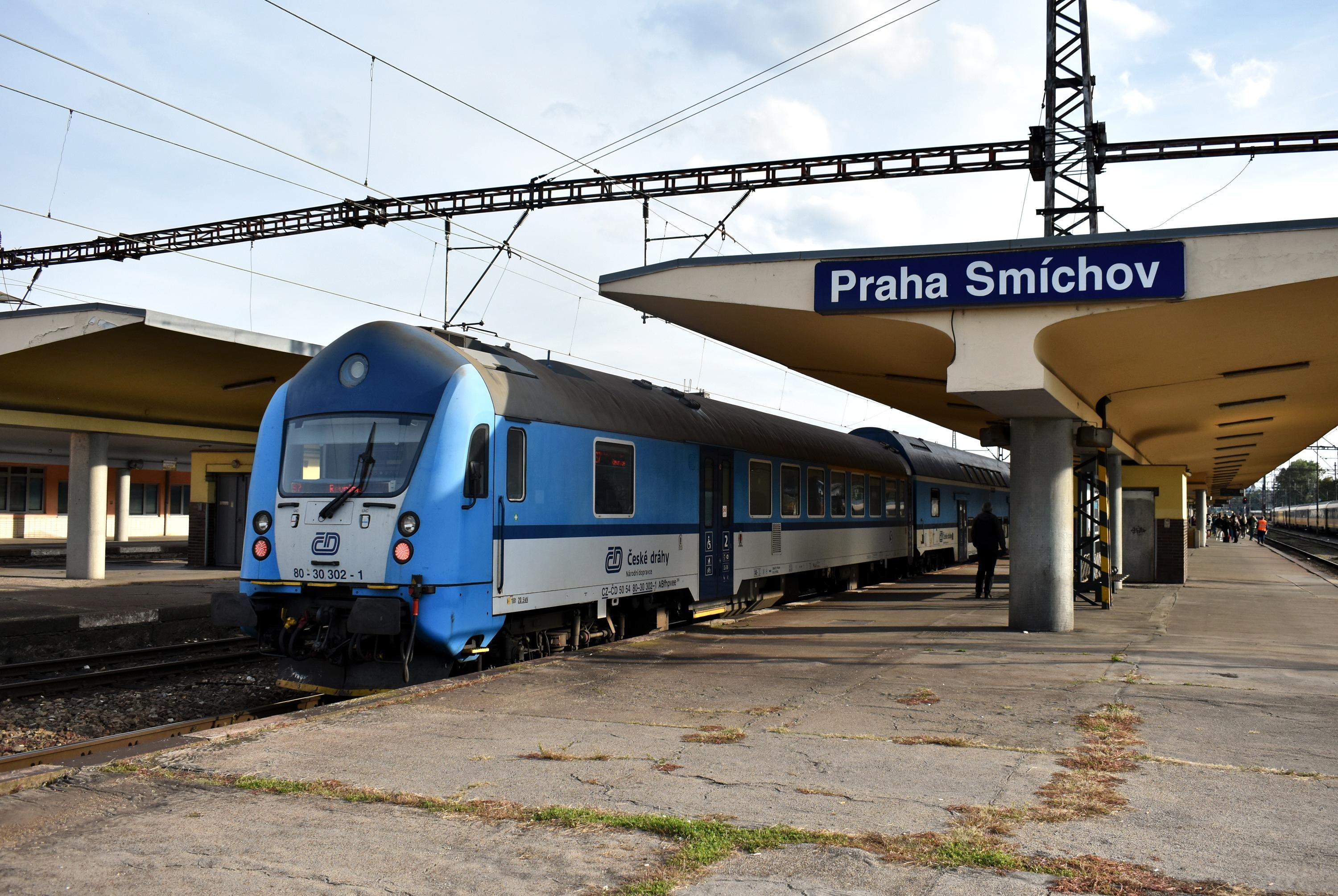 S7 &#344;evnice  Praha-Smíchov