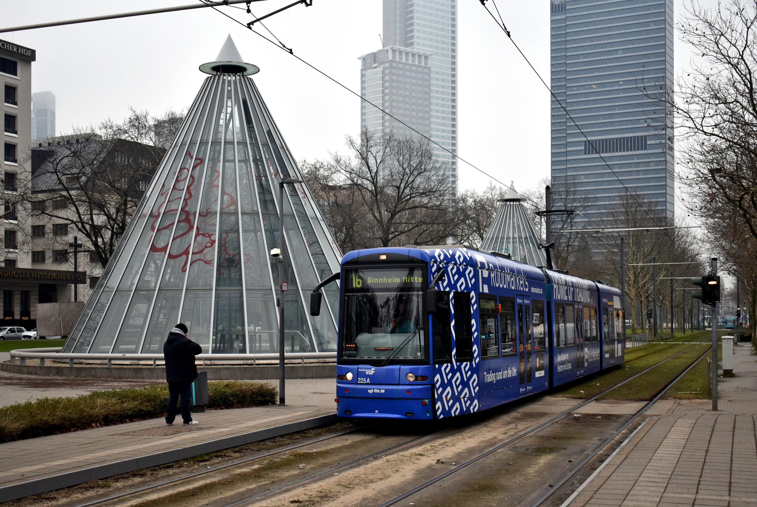 16 F-Ginnheim Mitte F-Festhalle/Messe