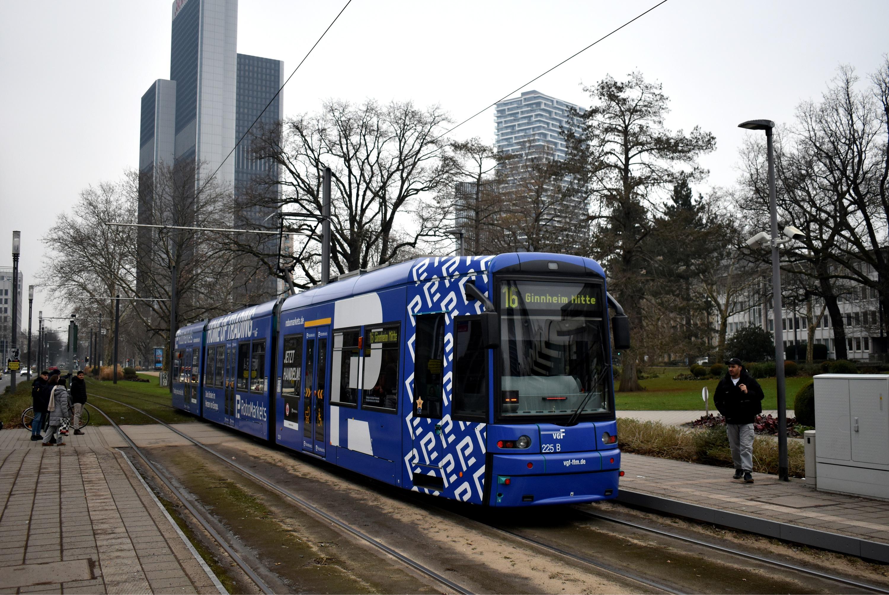 16 F-Ginnheim Mitte F-Festhalle/Messe