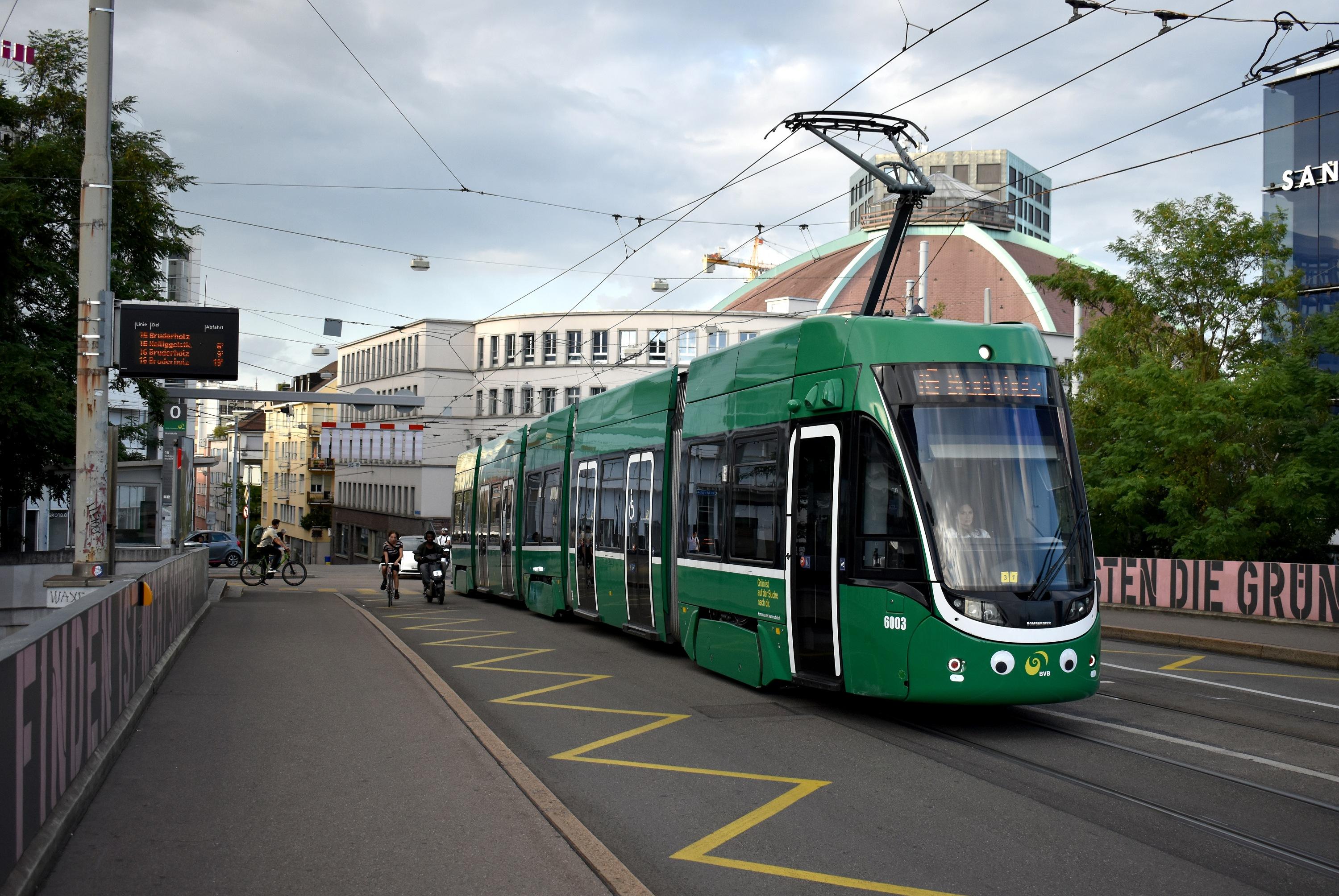 16 Bruderholz Markthalle