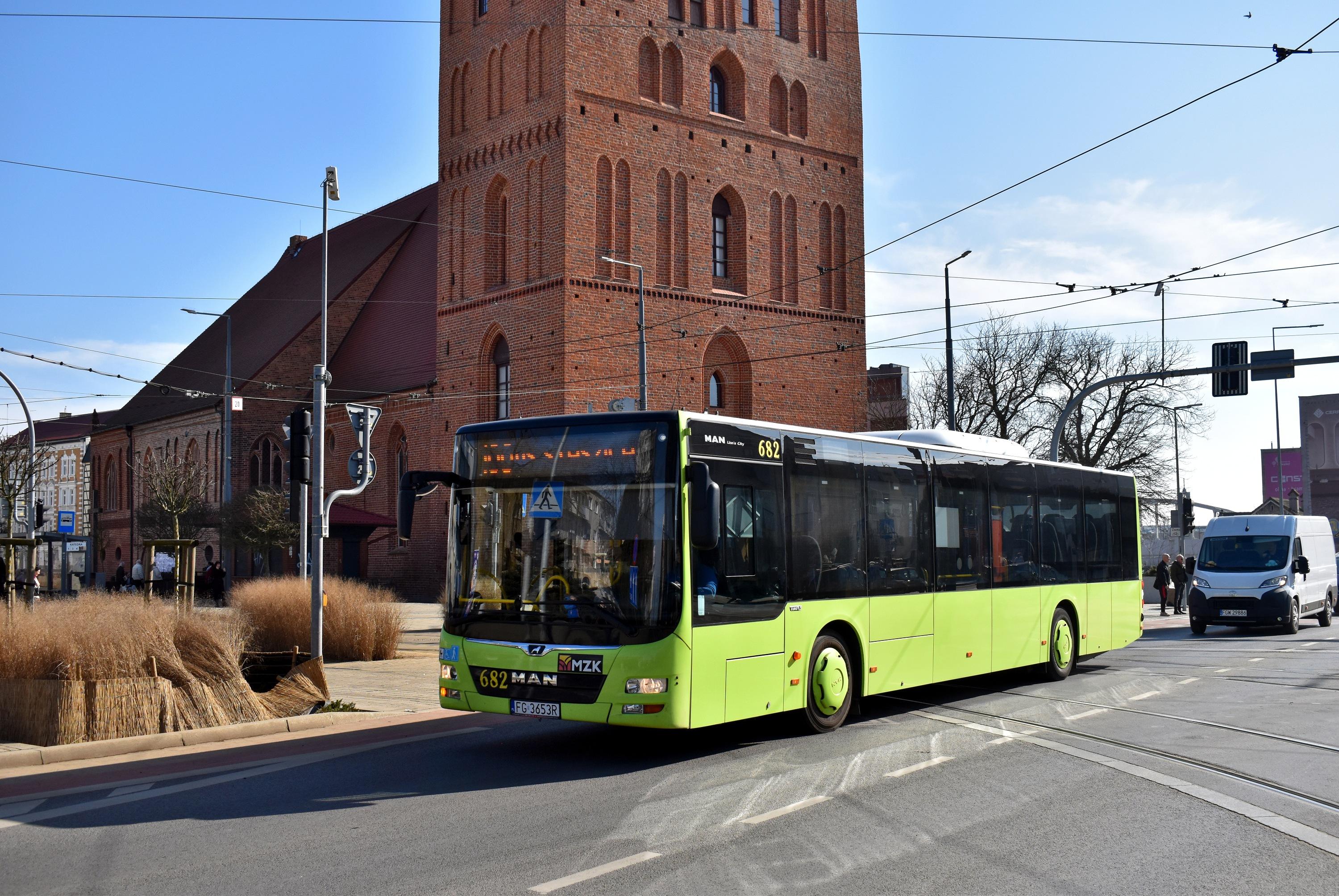 100 Osiedle Staszica Katedra