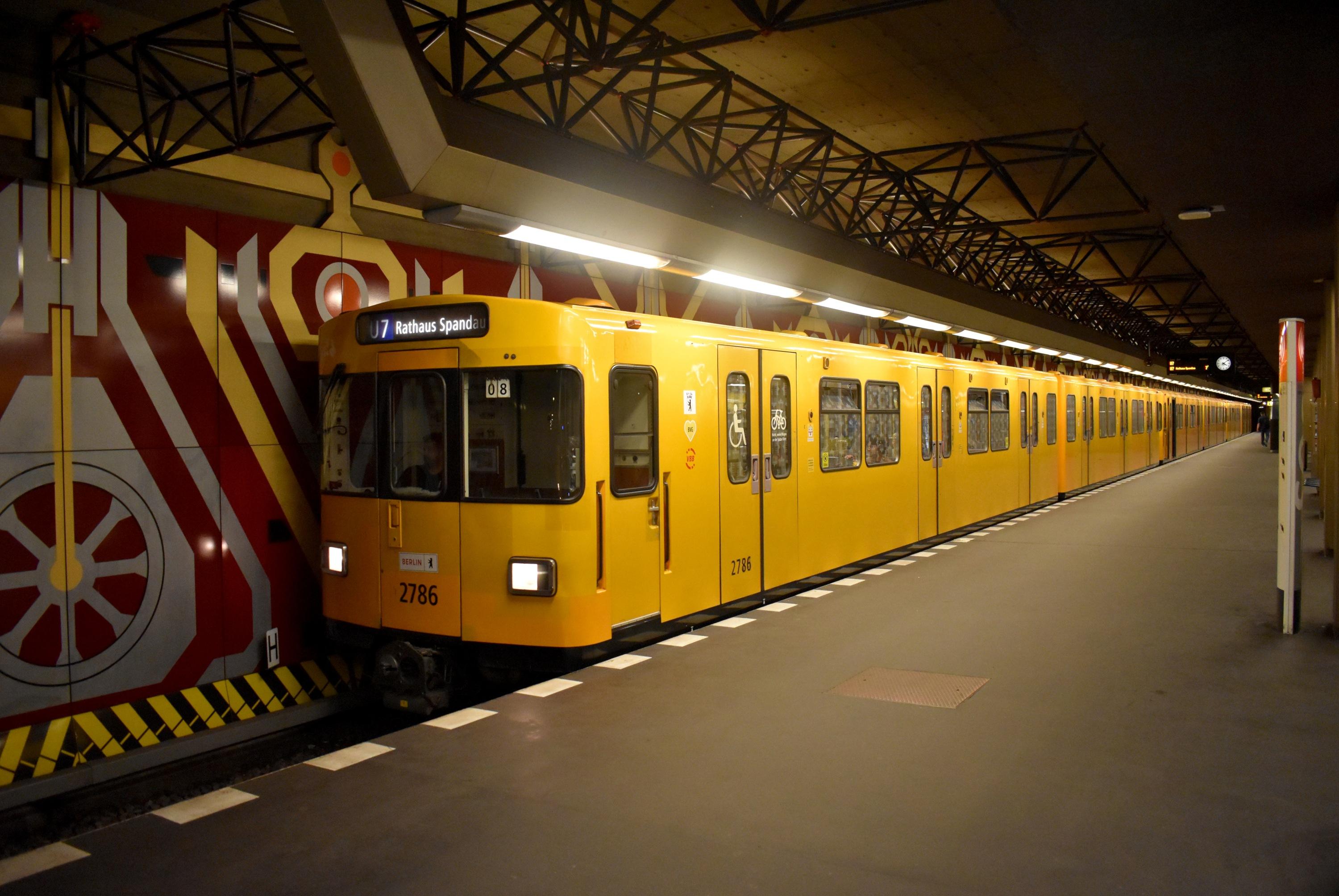 U7 B-Rathaus Spandau B-Rohrdamm