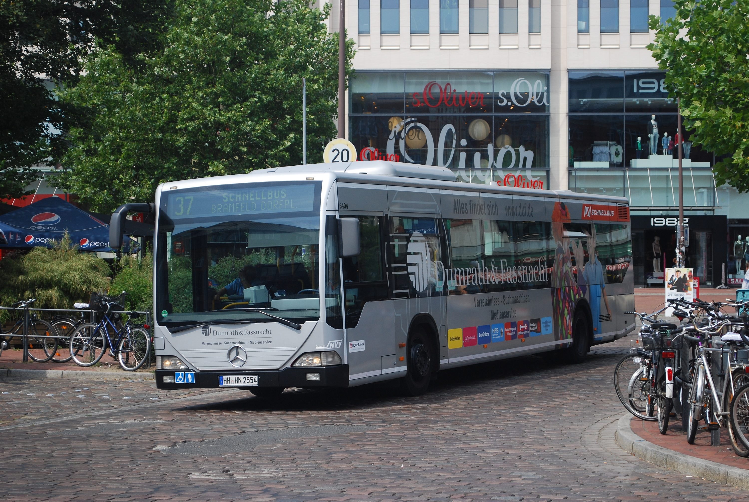 SB37 HH-Brahmfeld Dorfplatz HH-Altona Bf